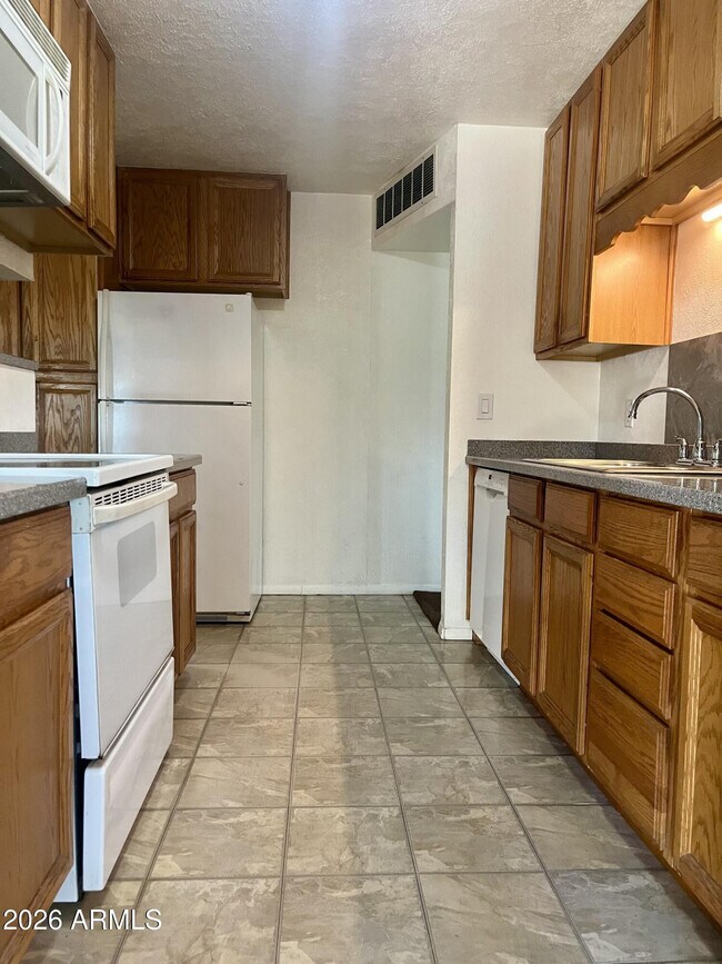 2315 W Butler Dr Phoenix, AZ 85021 photo 4