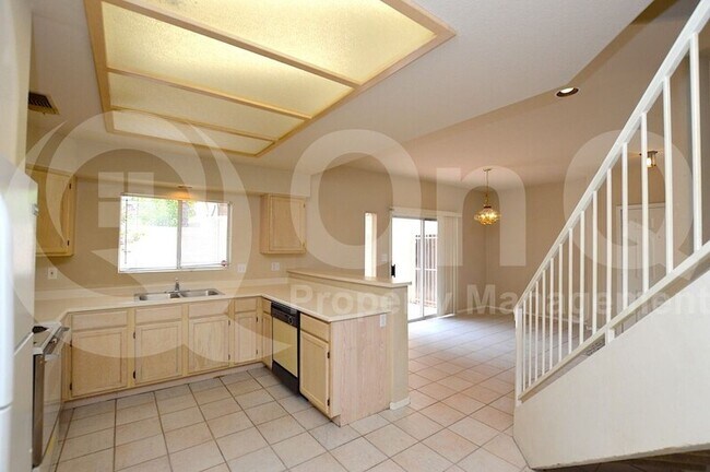 5028 E Siesta Dr Phoenix, AZ 85044 photo 3