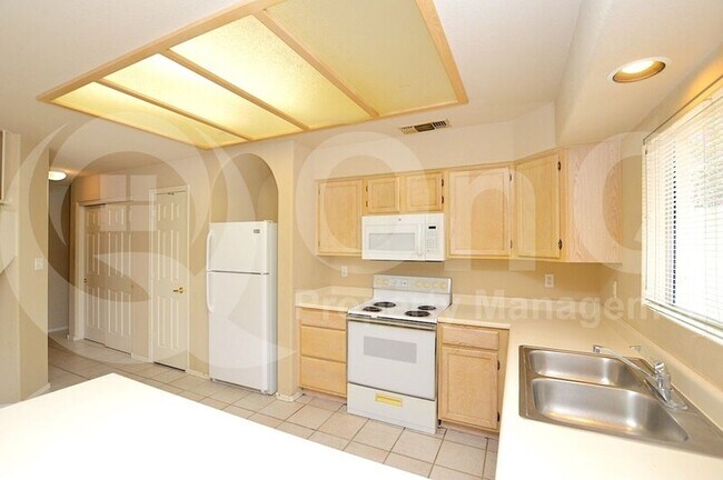 5028 E Siesta Dr Phoenix, AZ 85044 photo 2
