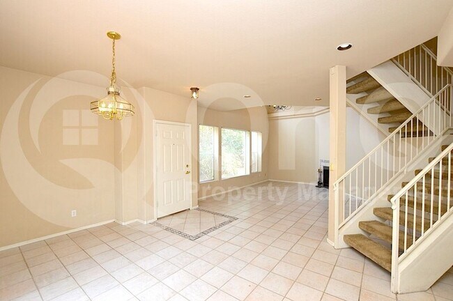 5028 E Siesta Dr Phoenix, AZ 85044 photo 5