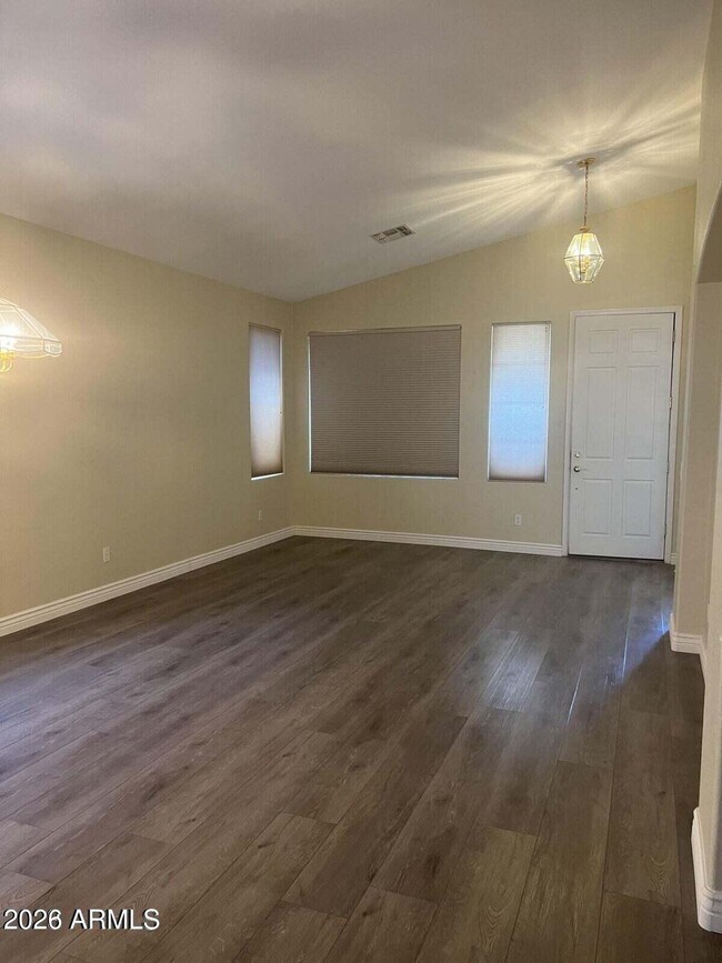 7033 W Irma Ln Glendale, AZ 85308 photo 3