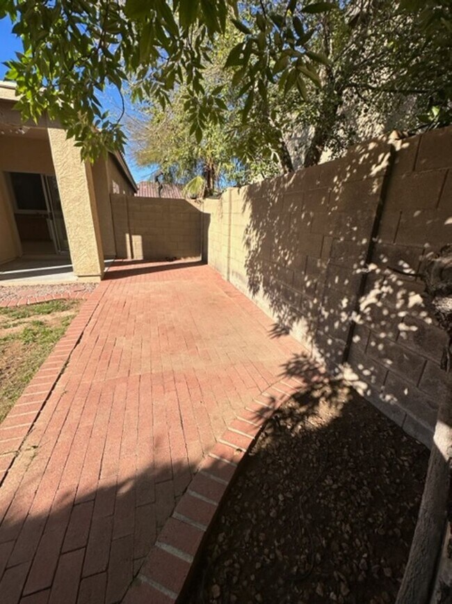 2443 E Peach Tree Dr Chandler, AZ 85249 photo 2