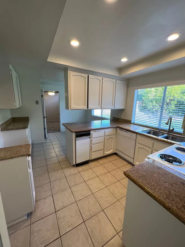8081 Hillandale Dr San Diego, CA 92120 photo 5