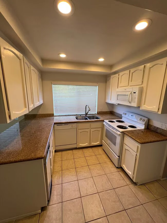 8081 Hillandale Dr San Diego, CA 92120 photo 4