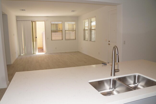 3809 N 100th Dr Avondale, AZ 85392 photo 3