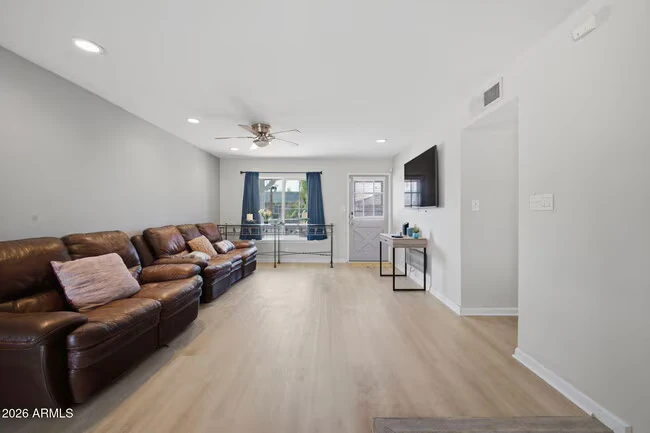 2329 E Concorda Dr Tempe, AZ 85282 photo 5
