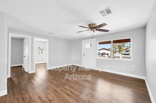 3111 E Atlanta Ave Phoenix, AZ 85040 photo 2
