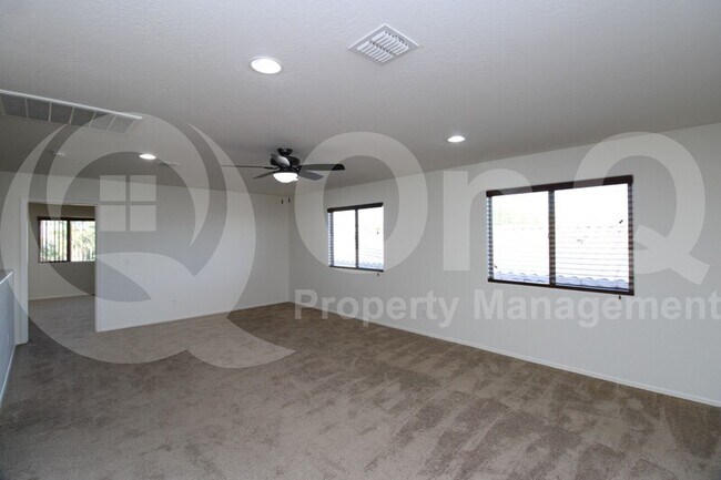 2142 E Campo Bello Dr Phoenix, AZ 85022 photo 5