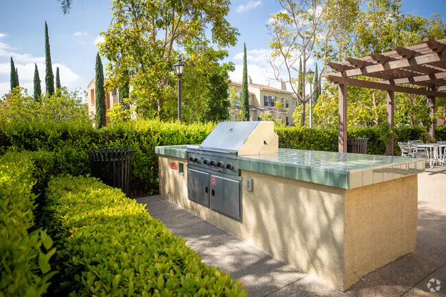 Rolling Hills Gardens Apartments photo 5