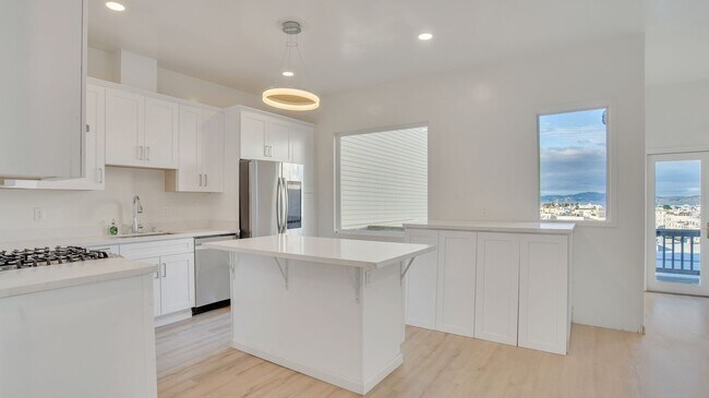 2610-2612-2612 Greenwich St San Francisco, CA 94123 photo 3