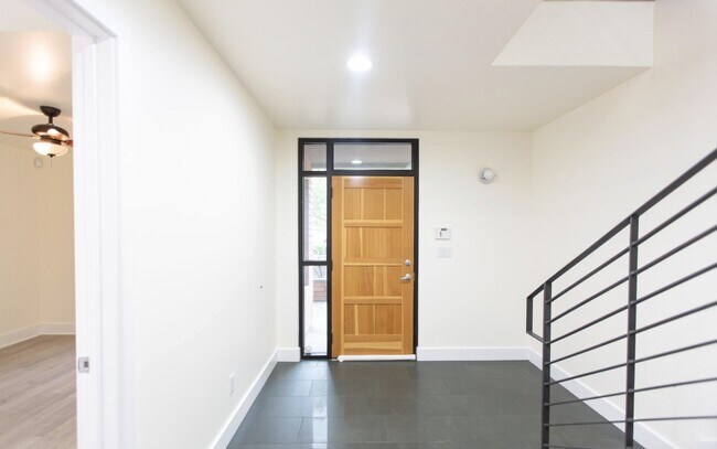 1300 W 5th St Tempe, AZ 85281 photo 3