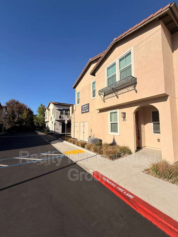 8711 Aruba Ln Santee, CA 92071