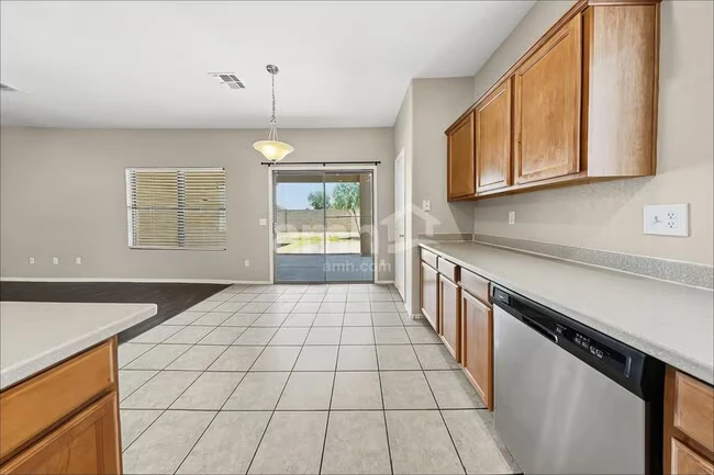 2548 W Spencer Run Phoenix, AZ 85041 photo 4
