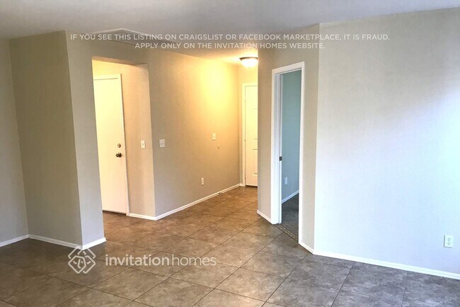 114 E Beth Dr Phoenix, AZ 85042 photo 2