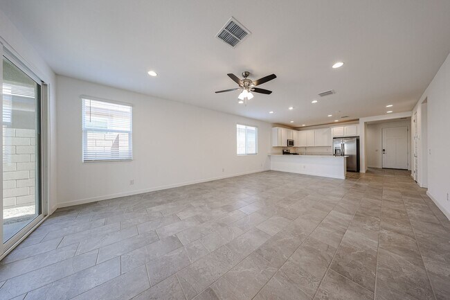 9534 W Avalon Dr Phoenix, AZ 85037 photo 4