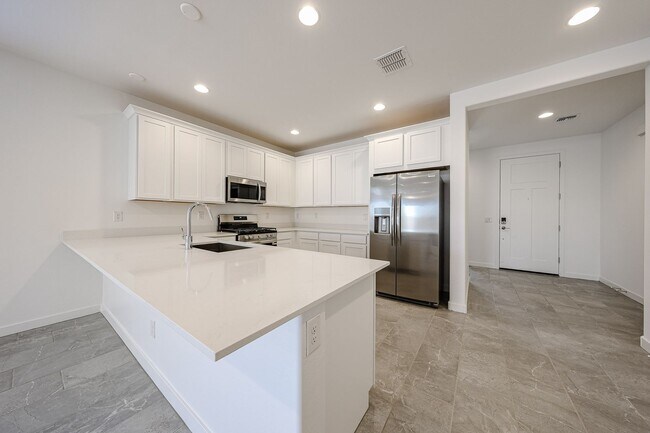 9534 W Avalon Dr Phoenix, AZ 85037 photo 5