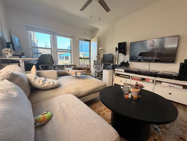 728 Ormond Ct San Diego, CA 92109 photo 3