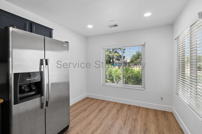 4114 E Union Hills Dr Phoenix, AZ 85050 photo 5