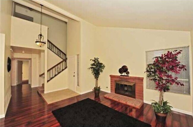 1806 Esquire Glen Escondido, CA 92029 photo 4