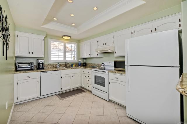 916 Caminito Estrada Carlsbad, CA 92011 photo 4