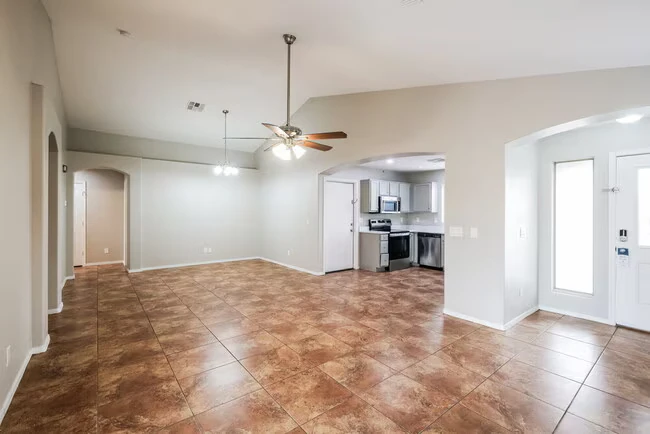 1604 S 80th Ln Phoenix, AZ 85043 photo 4