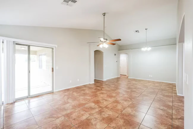1604 S 80th Ln Phoenix, AZ 85043 photo 5