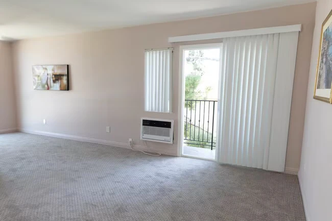 4860 Rolando Ct San Diego, CA 92115 photo 5