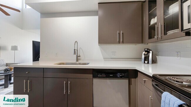 1001 E Playa Del Norte Dr Tempe, AZ 85288 photo 4