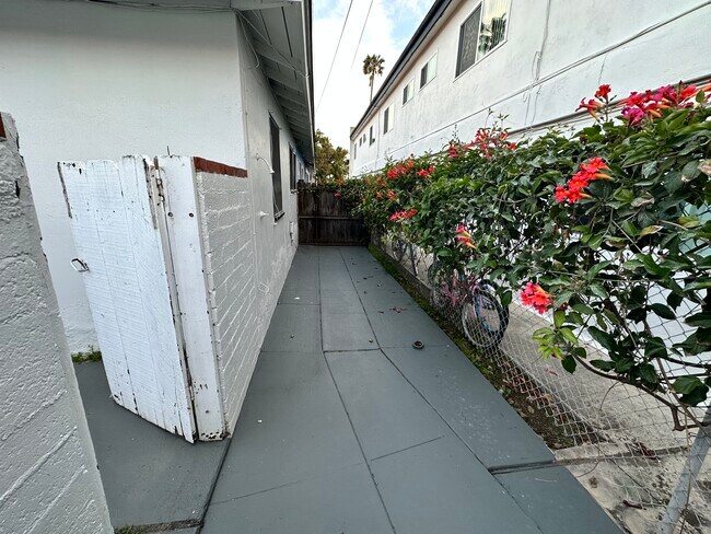 942 - 948 Felspar Street photo 5