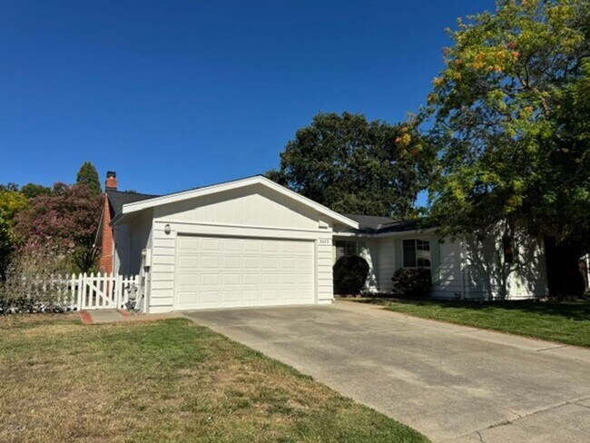 Single level home in Woodlands neighborhood-Walnut Creek photo 2