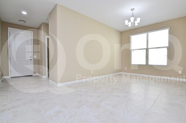 10739 W Bronco Trail Peoria, AZ 85383 photo 5