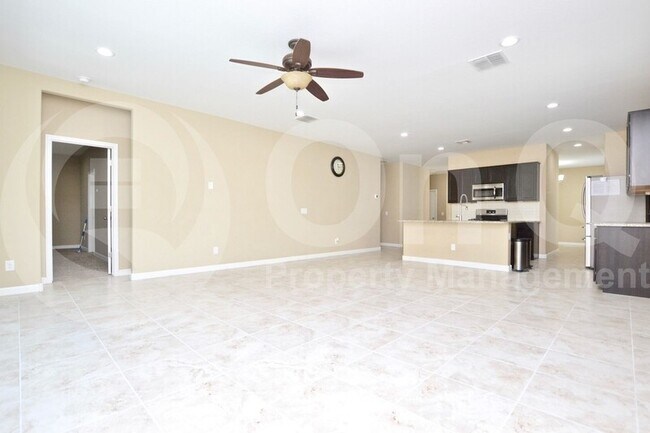 10739 W Bronco Trail Peoria, AZ 85383 photo 3