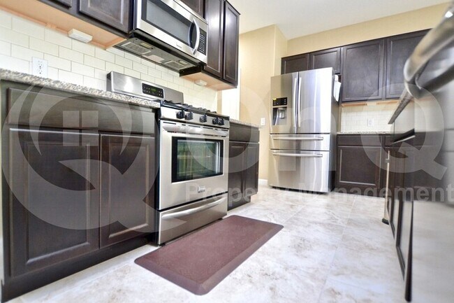 10739 W Bronco Trail Peoria, AZ 85383 photo 2