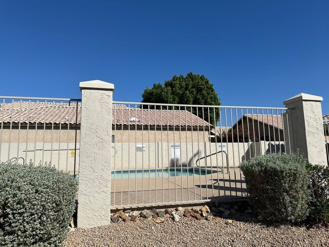 19803 N 49th Ave Glendale, AZ 85308 photo 2