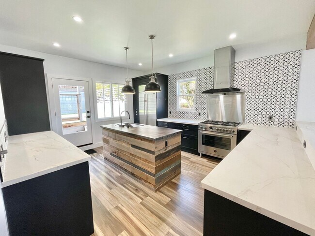 30 Ogden Avenue, San Francisco, CA 94110 photo 5