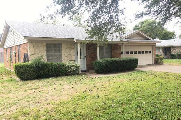 3206 McCollum St Irving, TX 75061 photo 2
