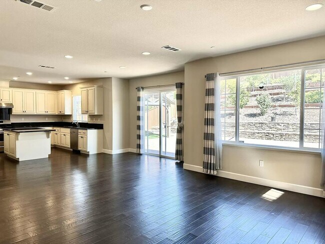 5 Bedroom Single Family Home in Dublin photo 3