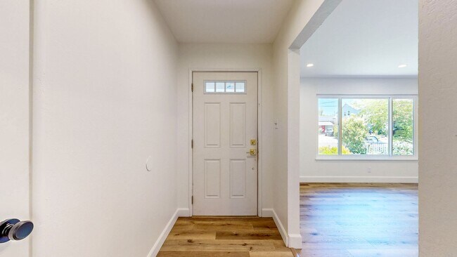 1925 Leafgreen Dr Santa Rosa, CA 95405 photo 5