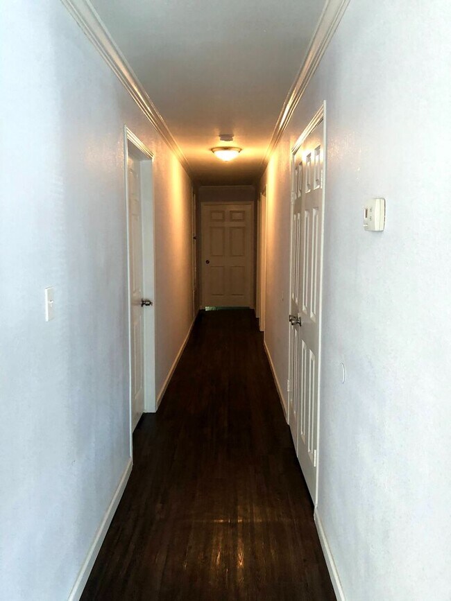 146 Varsity Cir Huntsville, TX 77340 photo 2