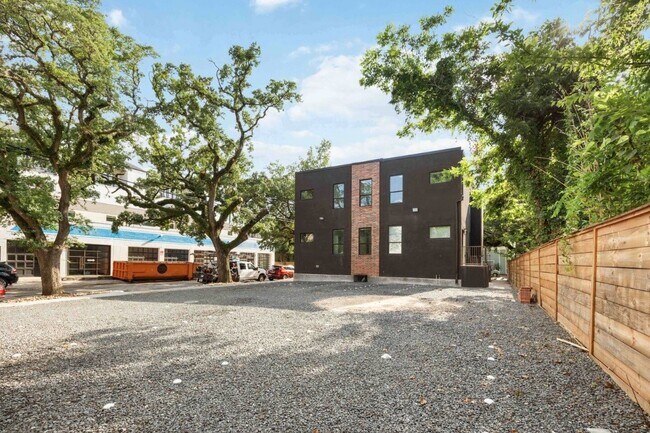 214 Welch Street, Houston, TX 77006 photo 3