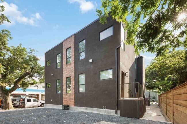 214 Welch Street, Houston, TX 77006 photo 2