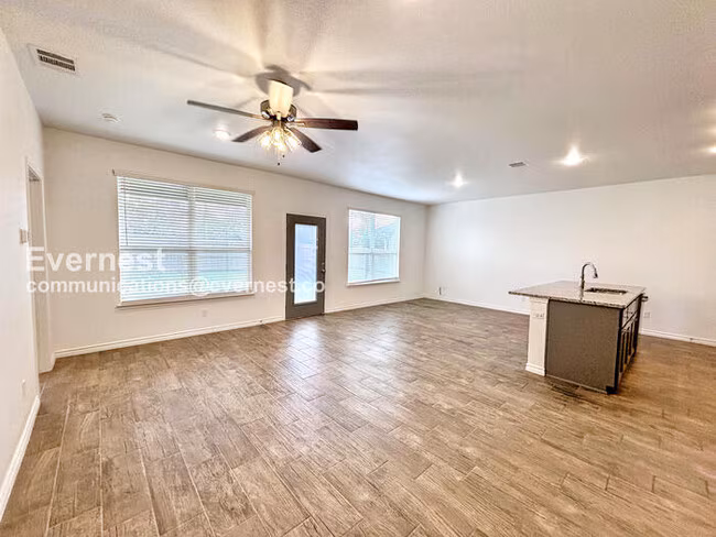 2203 Hornbeam St Temple, TX 76502 photo 3