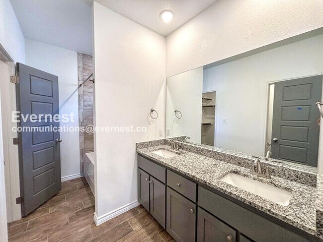 2203 Hornbeam St Temple, TX 76502 photo 4