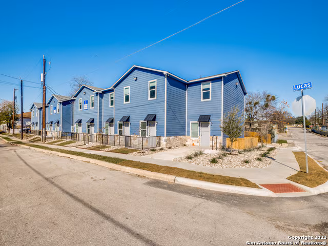 143 Lucas St San Antonio, TX 78209 photo 3