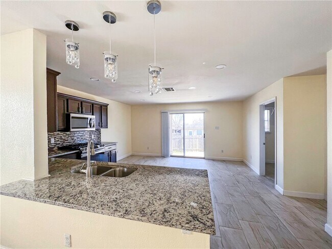 116 Remington Dr Kyle, TX 78640 photo 4