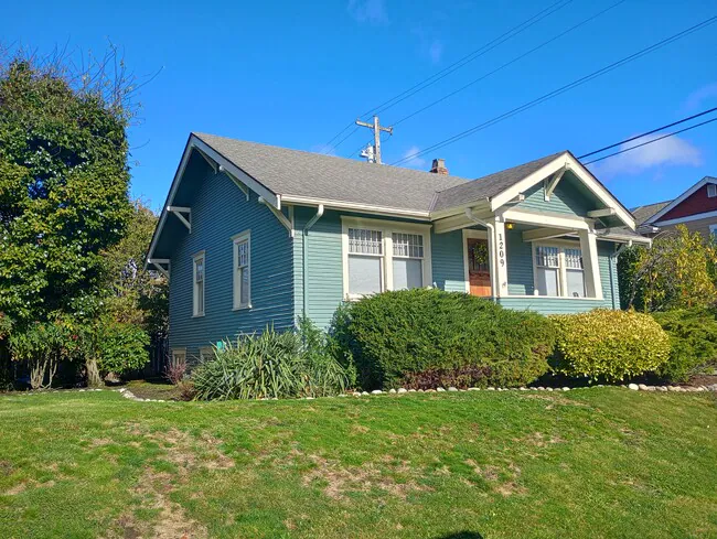 1209 32nd St Everett, WA 98201 photo 3
