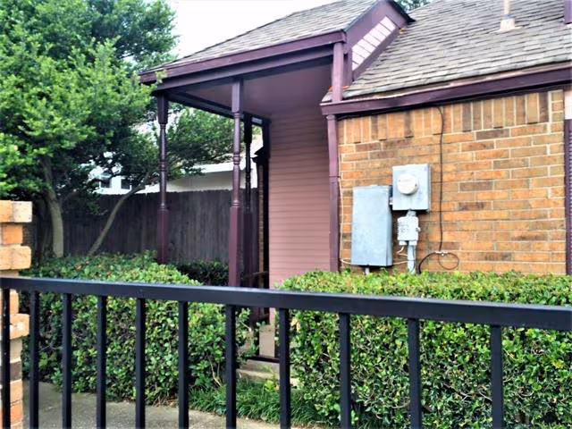 3147 Royal Gable Drive, Dallas, TX 75229 photo 2