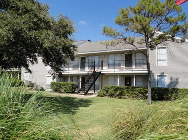 3203 W Walnut Hill Ln Irving, TX 75038 photo 2