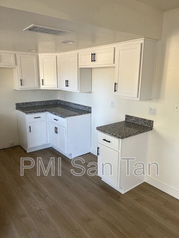 10 W Concorda Dr Tempe, AZ 85282 photo 3