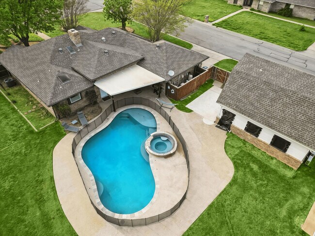 3322 Darby Ln Denton, TX 76207 photo 3
